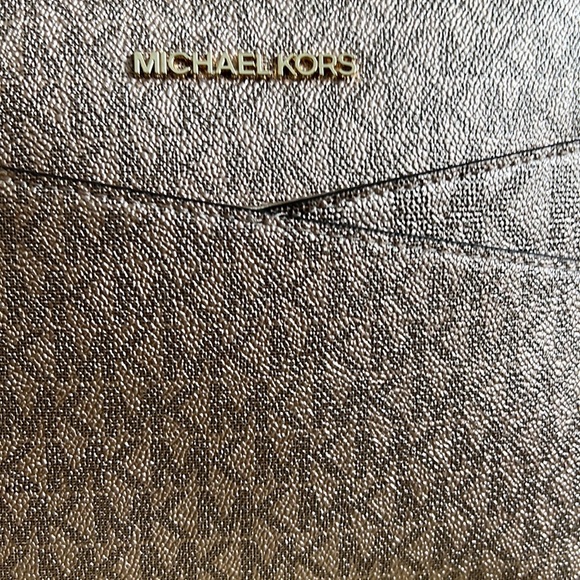 Michael Kors Medium Dome Crossbody Bag Rose Gold - Picture 5 of 16